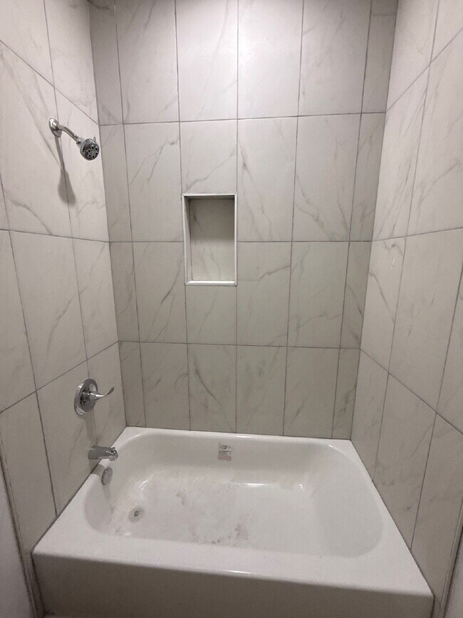 Building Photo - Fully Renovated Spacious 3BR in South Memphis – Section 8 Welcome