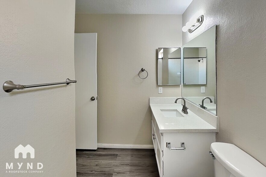Building Photo - 5825 Goodsprings Ct