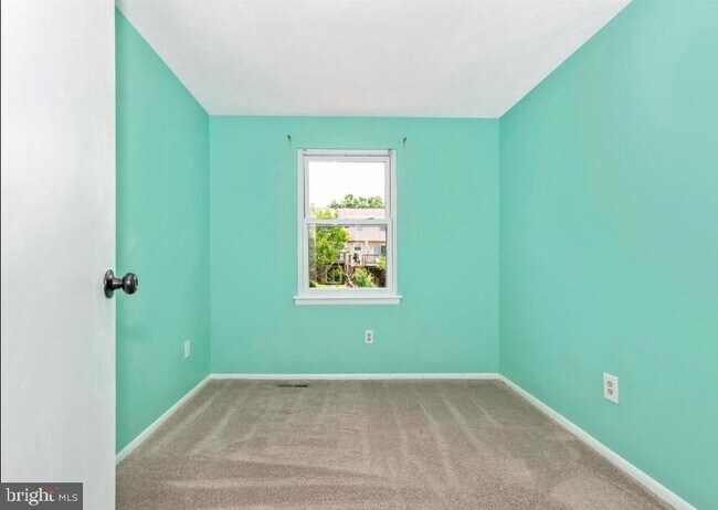 Building Photo - 381 W Thornhill Pl