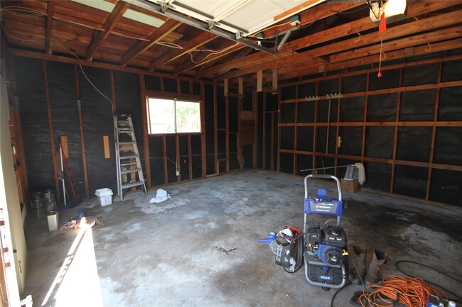 Building Photo - 1031 Fugate St