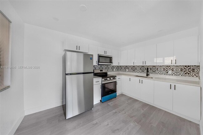 Building Photo - 920 NW 8th Ave