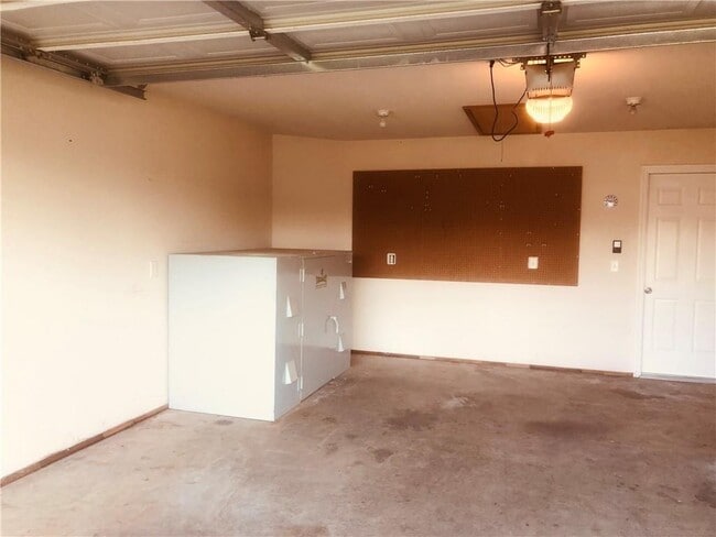 Building Photo - 891 Sunflower St