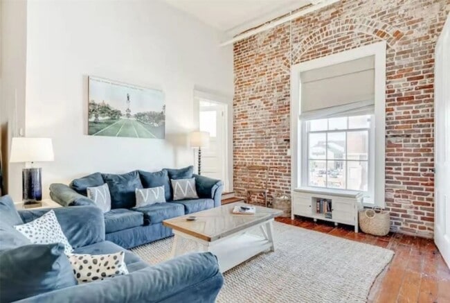 Building Photo - 2010 The Strand