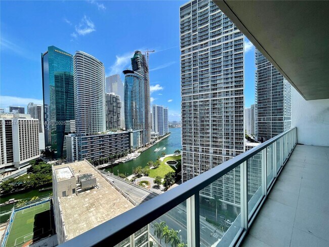 Building Photo - 500 Brickell Ave