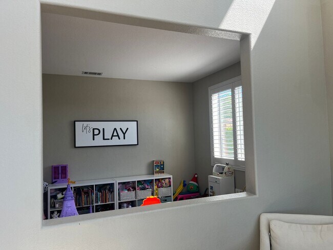 Building Photo - Pool Home - 4 bedroom - Paseo Del Sol