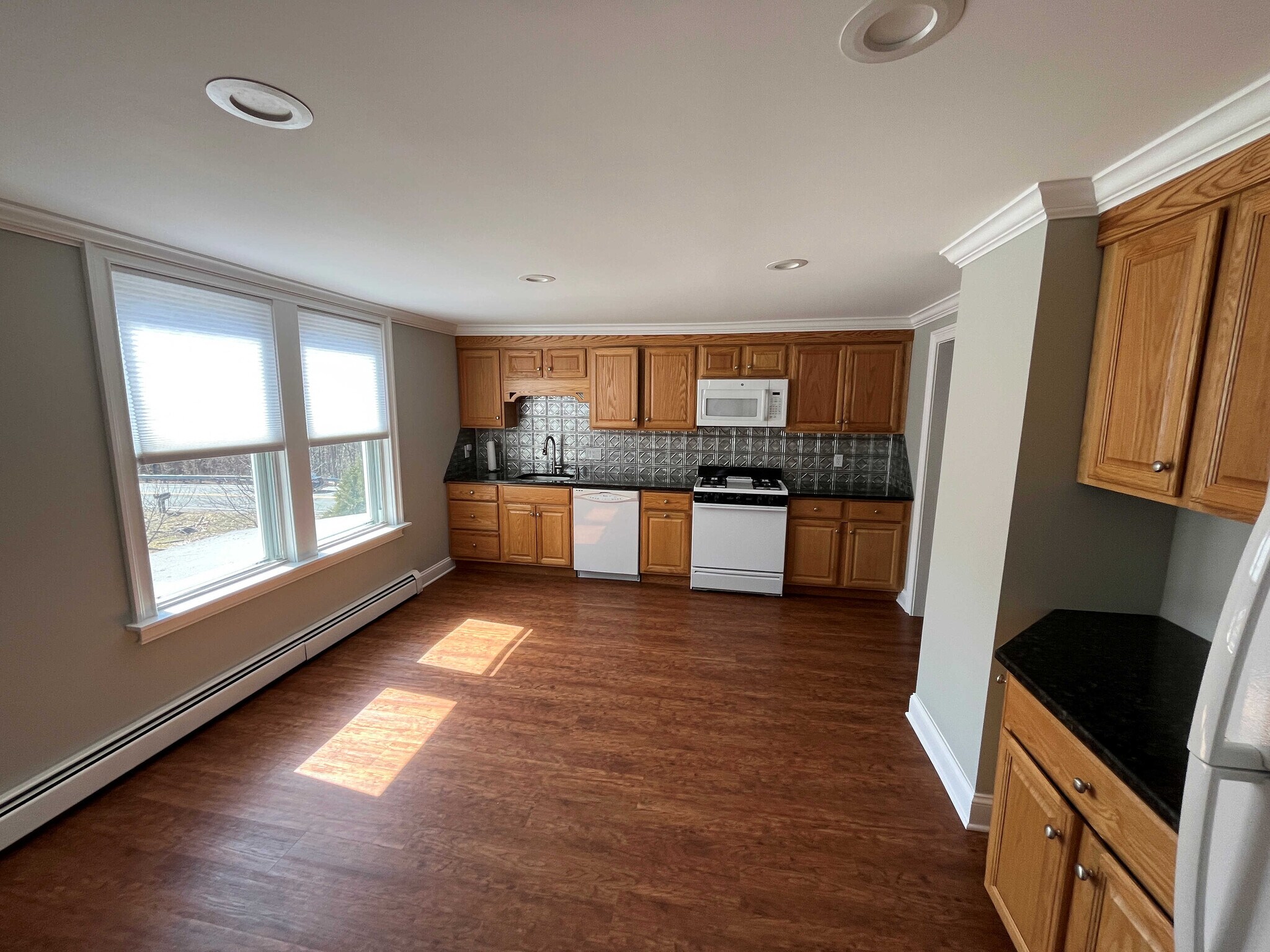Building Photo - 1514 Straits Tpke