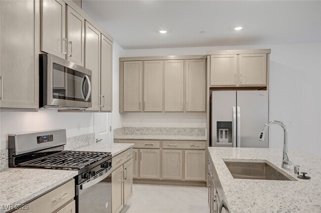 Building Photo - 2544 Vandra St
