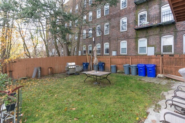 Building Photo - 214 South St