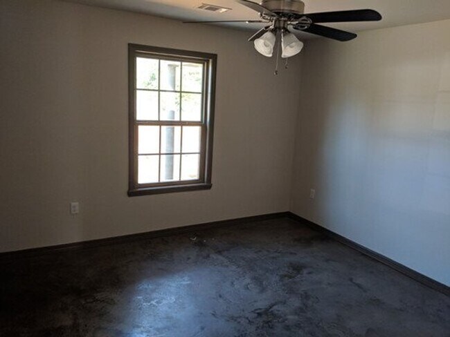 Building Photo - 38 W Center