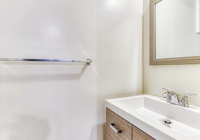 Building Photo - 3-Bed, 3-Bath in New Brunswick – Your Perfect Retreat!"