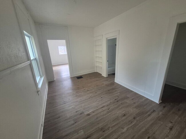 Building Photo - Charming 2-Bedroom Home with Fenced Yard in Covington!