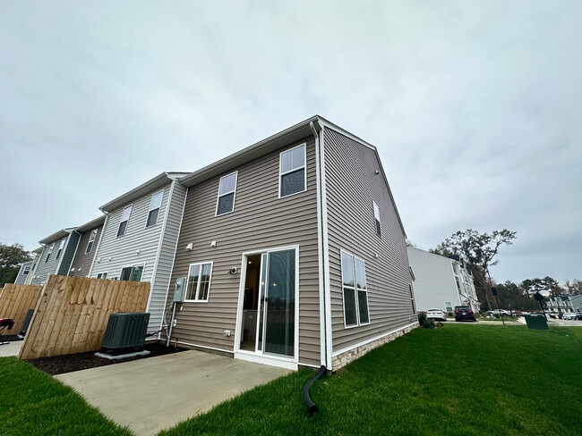 Building Photo - 553 McCormick Farm Pl