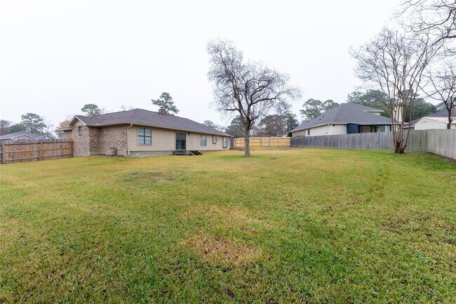 Building Photo - 328 Lake View Dr