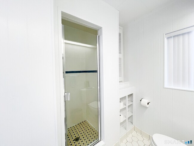 Building Photo - 54 Milesfield Ave