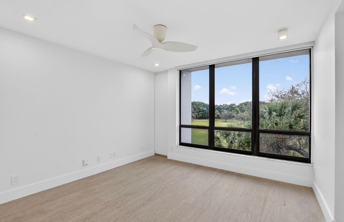 Building Photo - 7835 Lakeside Blvd