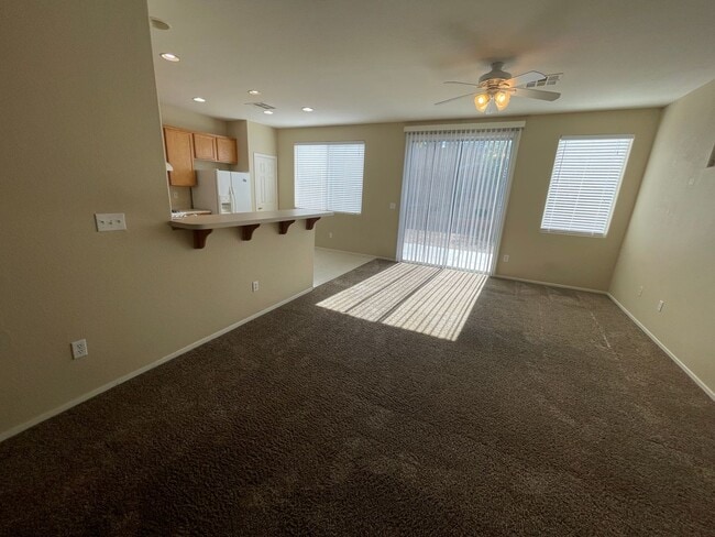 Building Photo - 3 Bedroom 2 1/2 Bathroom w/Den & Loft