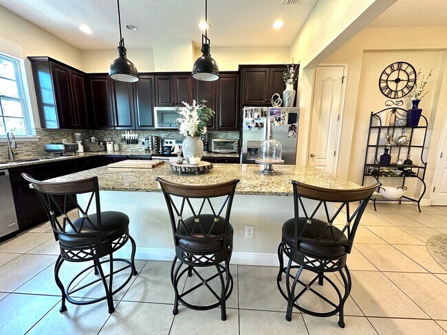 Kitchen - 1220 Lobelia Dr
