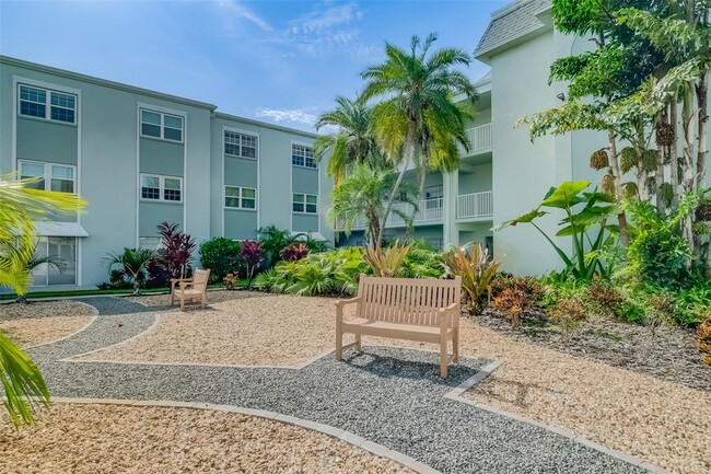 Building Photo - 1706 Belleair Forest Dr