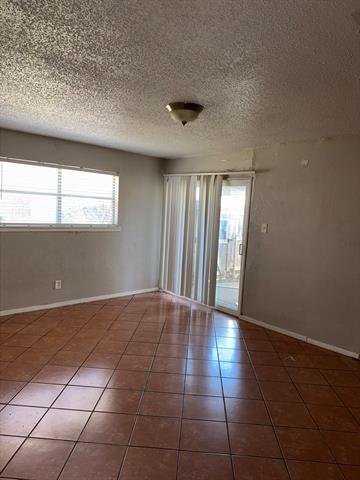 Building Photo - 708 E Pecan St