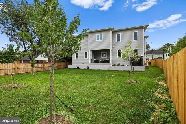 Building Photo - 735 N George Mason Dr