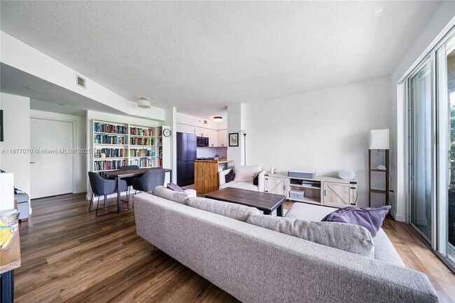 Building Photo - 1824 Brickell Ave