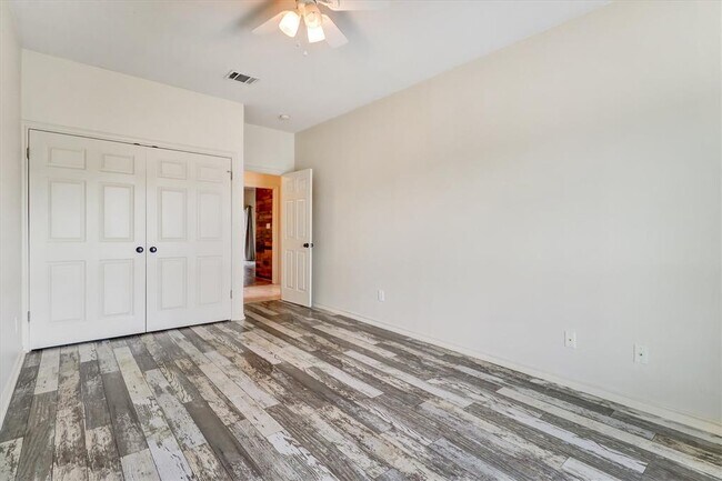 Building Photo - 203 Dunkeld Dr