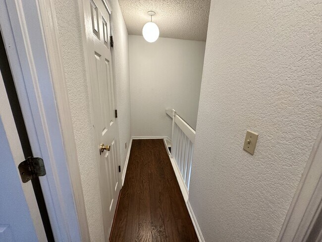 Building Photo - Available Immediately! Charming Townhome i...