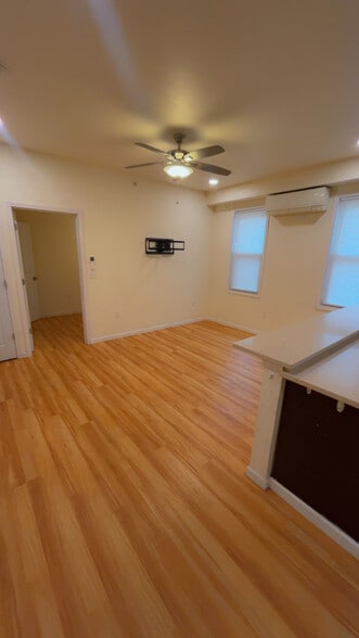 Building Photo - 171 Schiller St