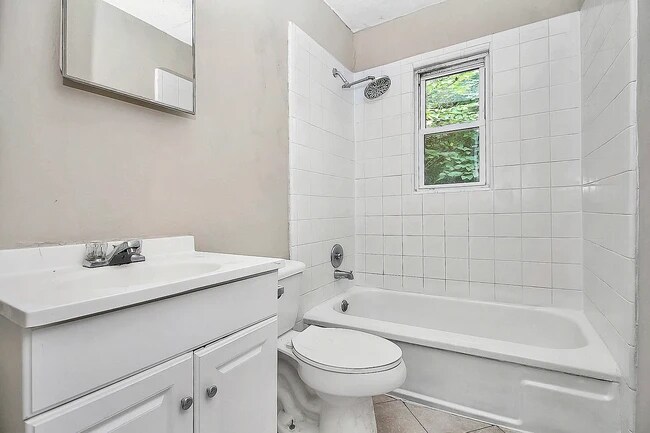 Building Photo - 2401 Celia Ave