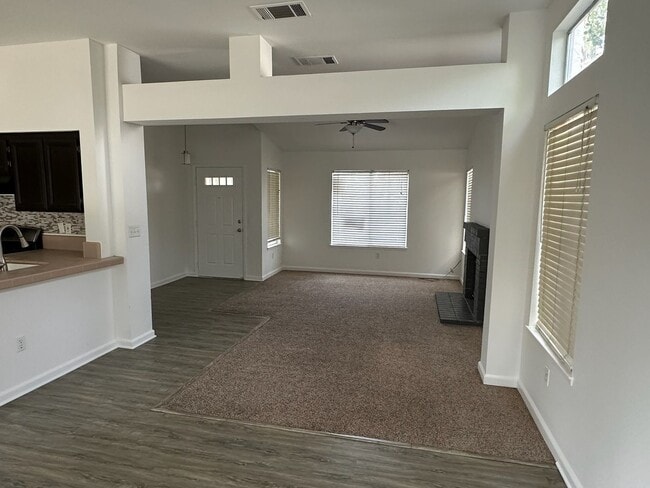 Building Photo - 5415 W Monte Vista Ave
