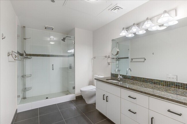 Building Photo - 416 NW 13th Ave