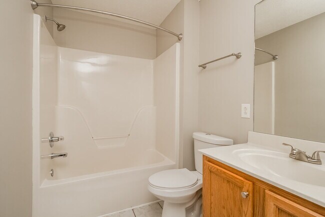 Building Photo - 1012 7 Oaks Blvd