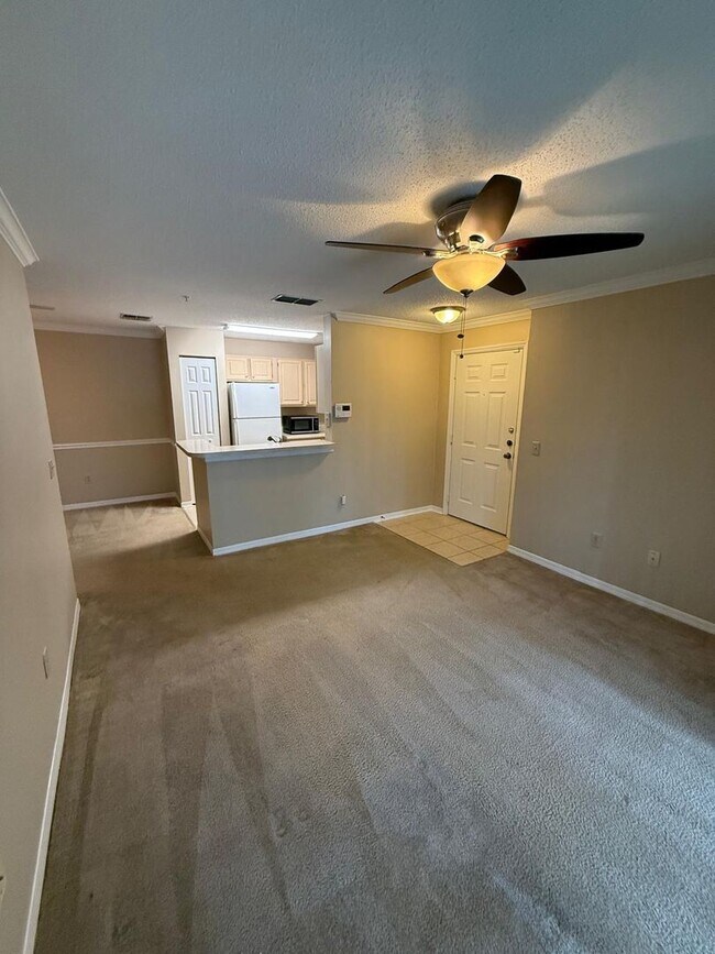 Building Photo - Oviedo Condo