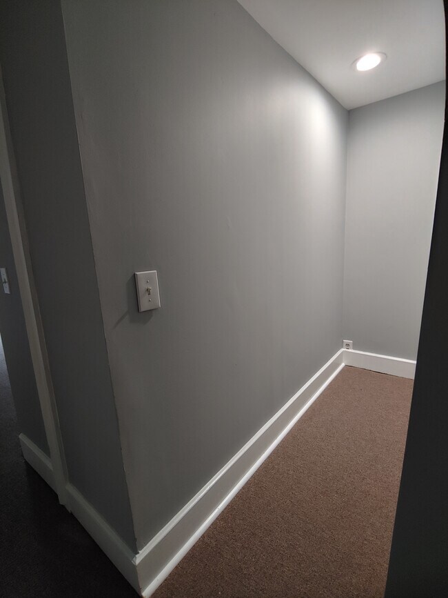 Building Photo - 33 S Calhoun St