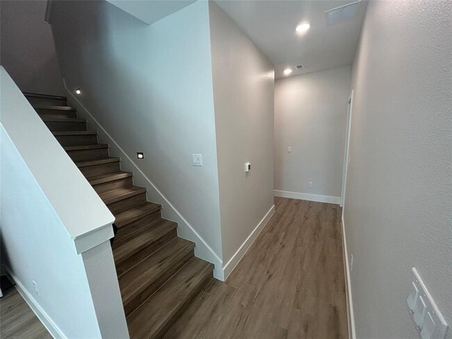 Building Photo - 7601 Bow Ct