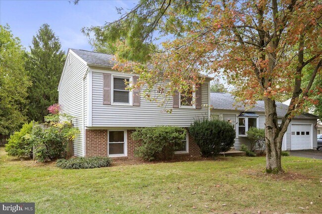 Building Photo - 2653 Fanieul Hall Ct