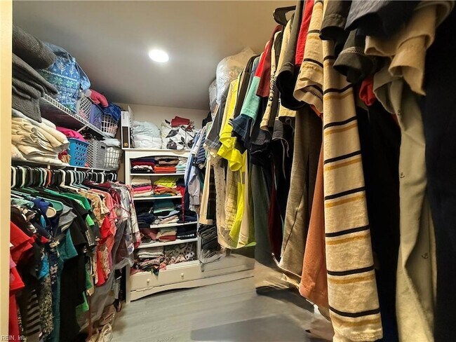 Building Photo - 2012 Springside Ct