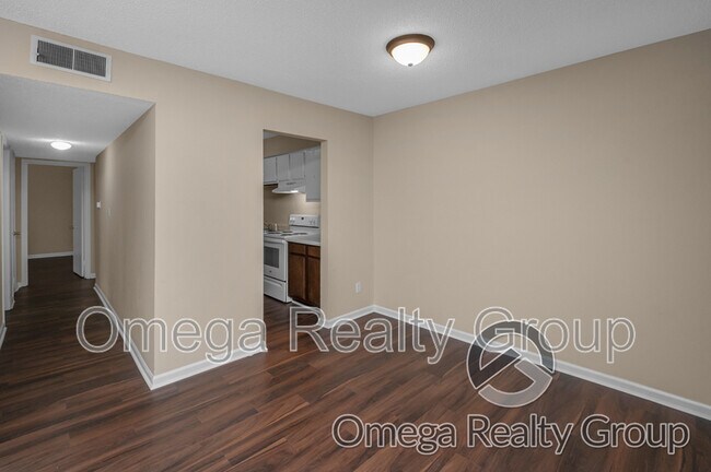 Building Photo - 425 Oakwood Ave