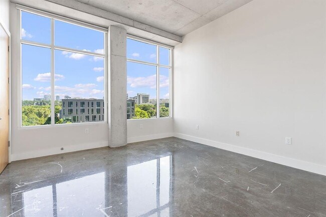 Building Photo - 800 W 5th St