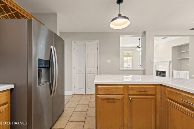 Building Photo - 412 Crest Cir