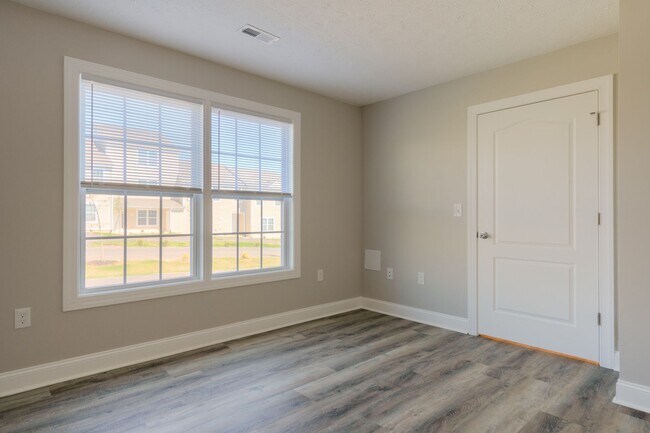 Building Photo - Available for the 2026-2027 lease term.