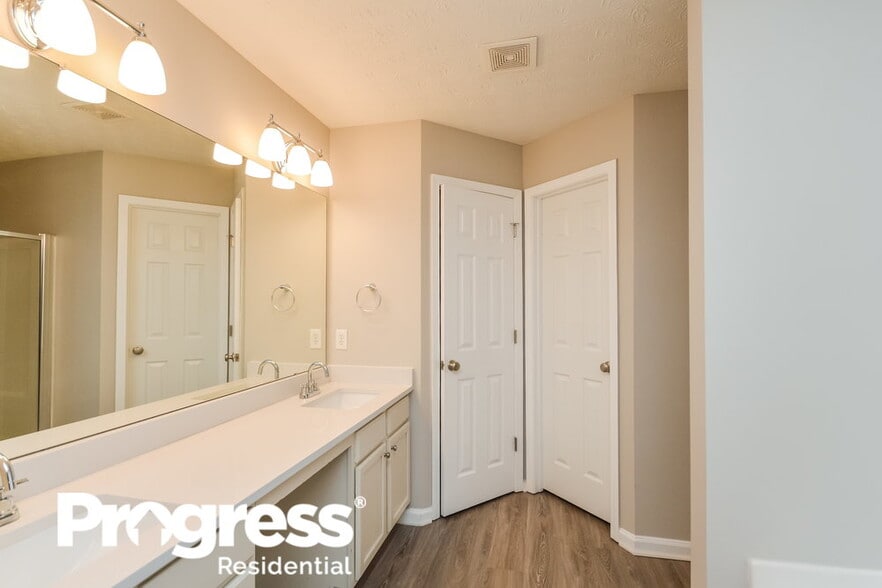 Building Photo - 2540 Tolliver Dr