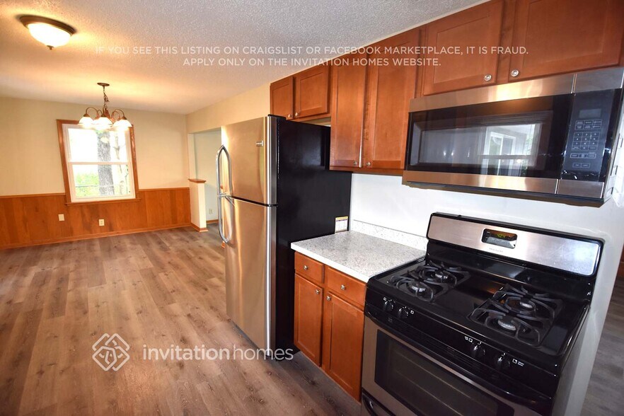 Building Photo - 8285 Hyde Ct S
