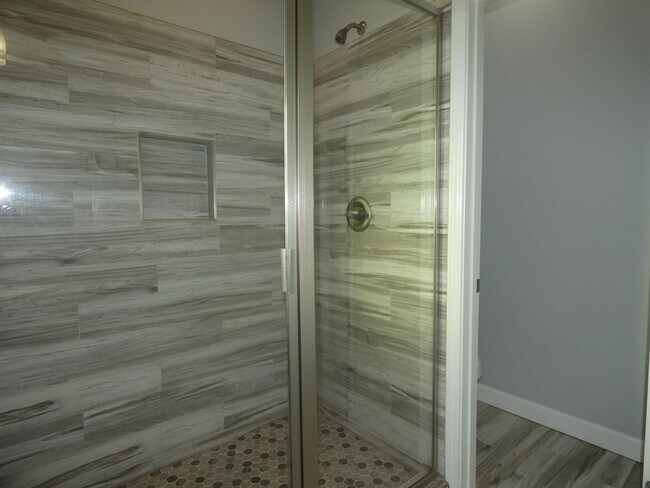 Building Photo - Spacious 3-Bedroom Home - Half Acre Lot