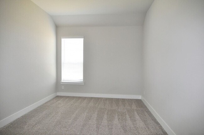 Building Photo - Fantastic 4-3-3 in Weatherford, Azle ISD!