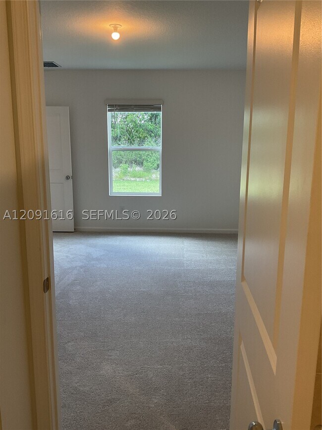 Building Photo - 5924 NW Fairfox Wy