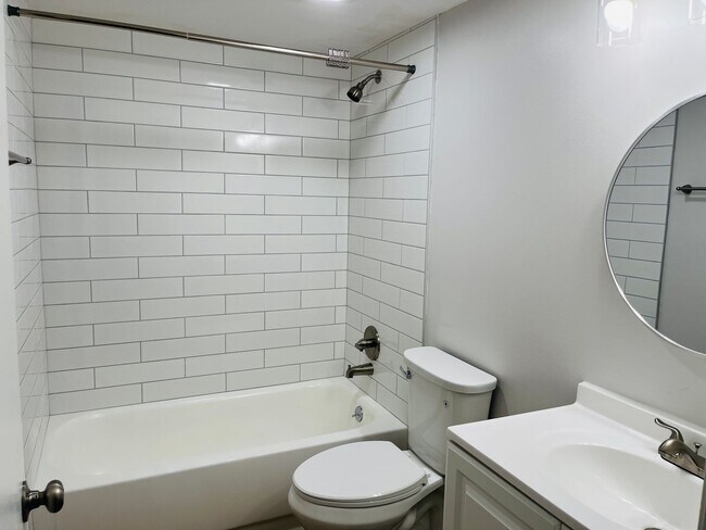 Building Photo - Wow! Newly renovated 2 bedroom 2 bathroom unit in Lithonia. Must see!