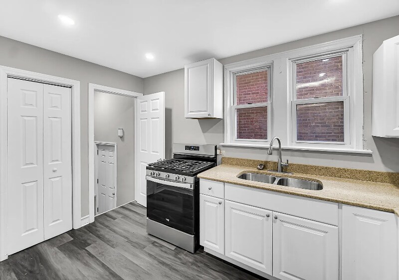 Building Photo - 8900 S Dauphin Ave