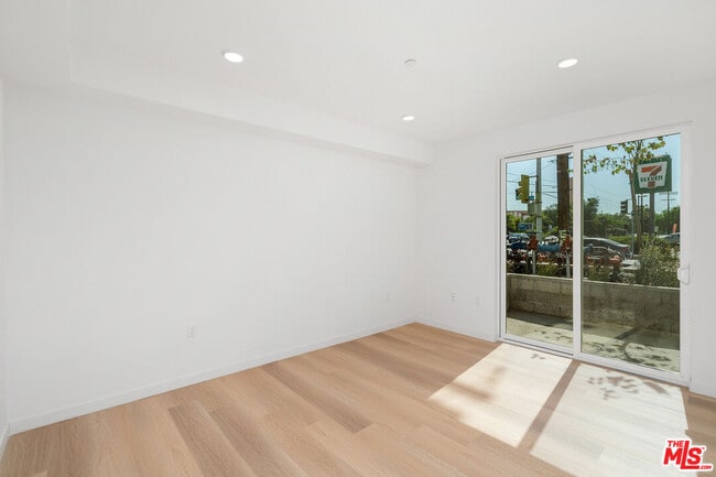 Building Photo - 4406 Fulton Ave