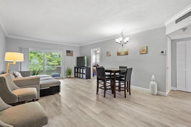 Building Photo - 1400 NE 57th Ct
